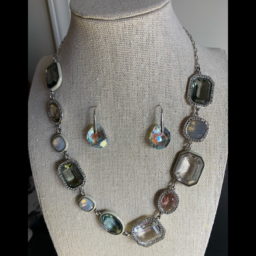 Amazing set of Necklace and Earrings Swarovski